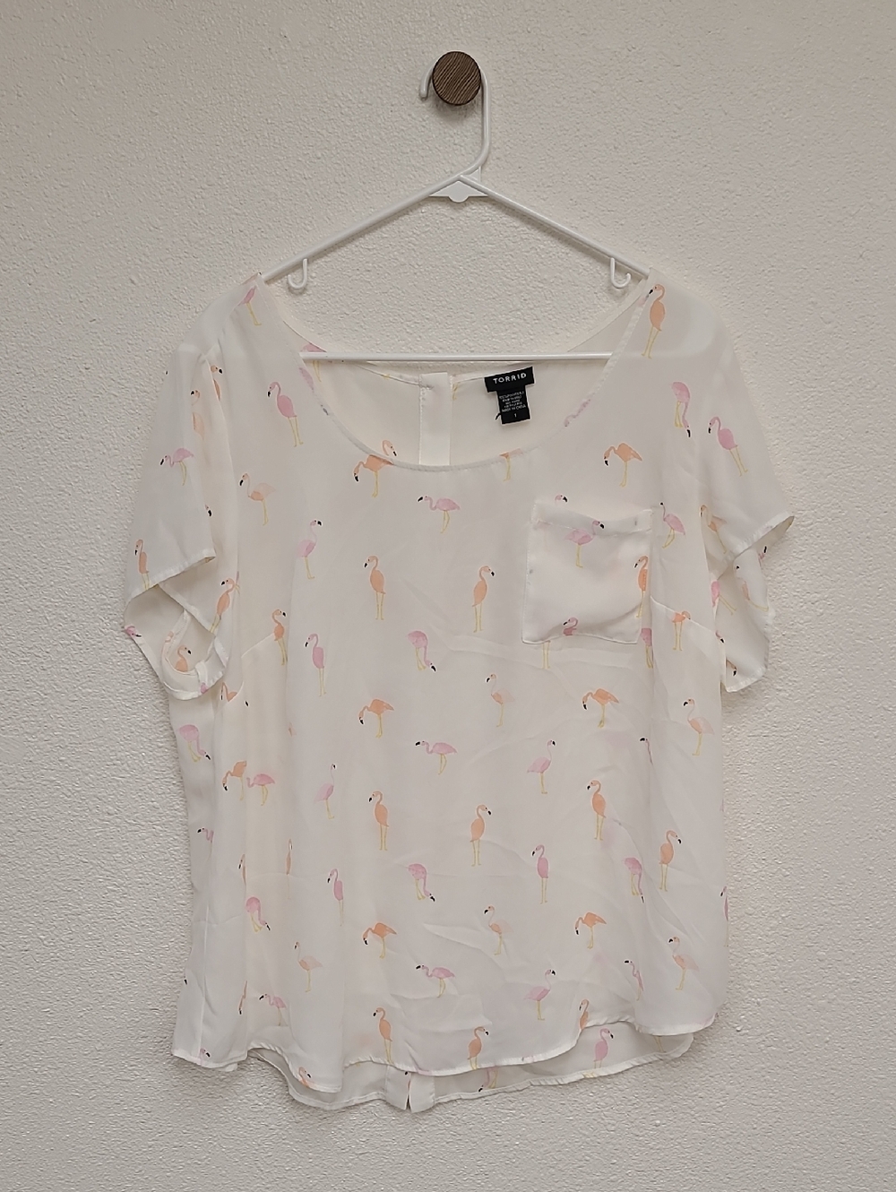 Torrid White Flamingo Print Short Sleeve Blouse With Back Button Detail
